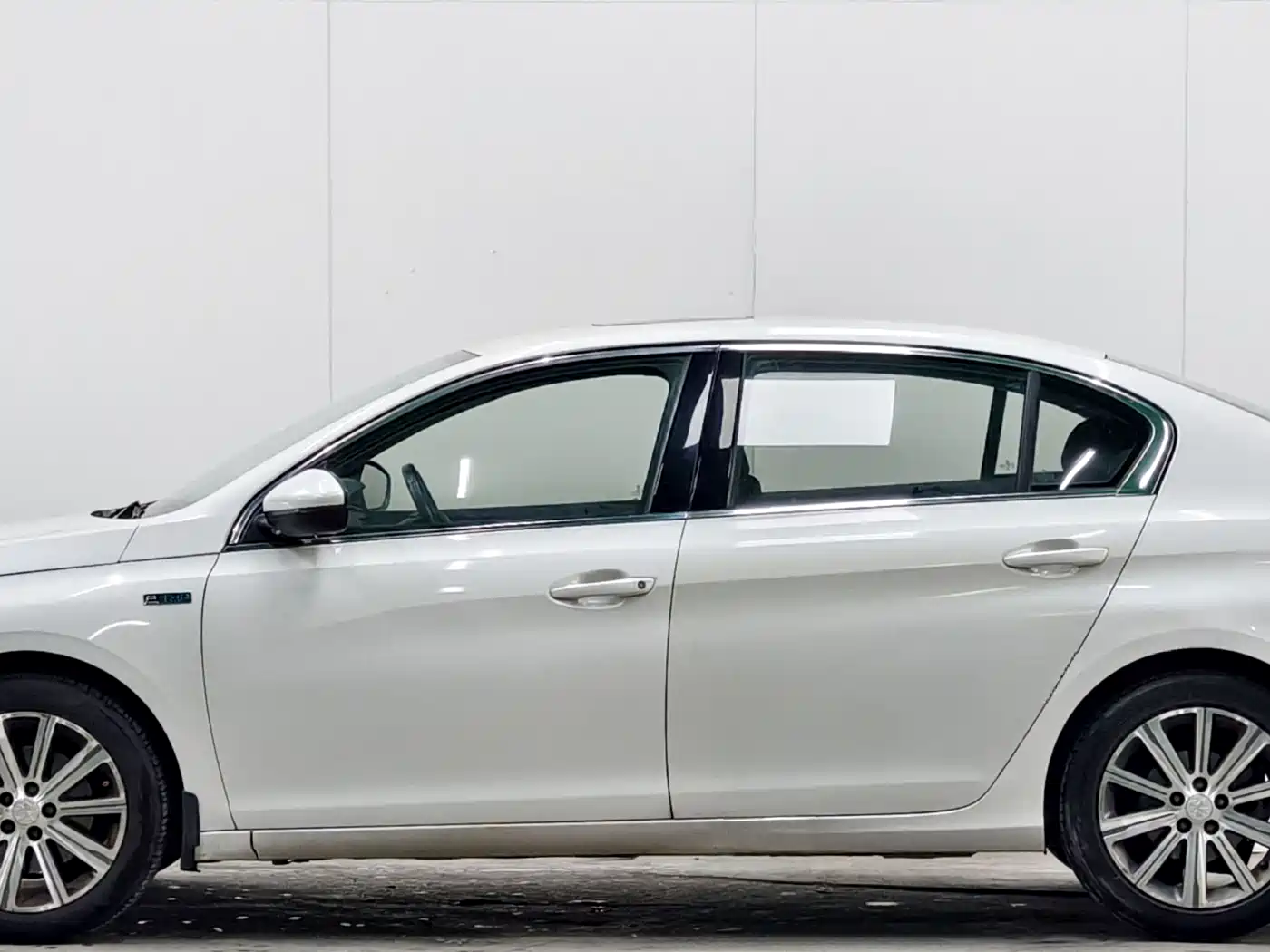 Peugeot 408 2016 1.6T Automatic Luxury Edition фото 7