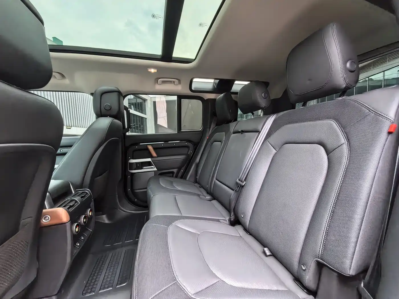 Land Rover Defender 2023 Model 110 3.0T P400 X-DYNAMIC HSE фото 21