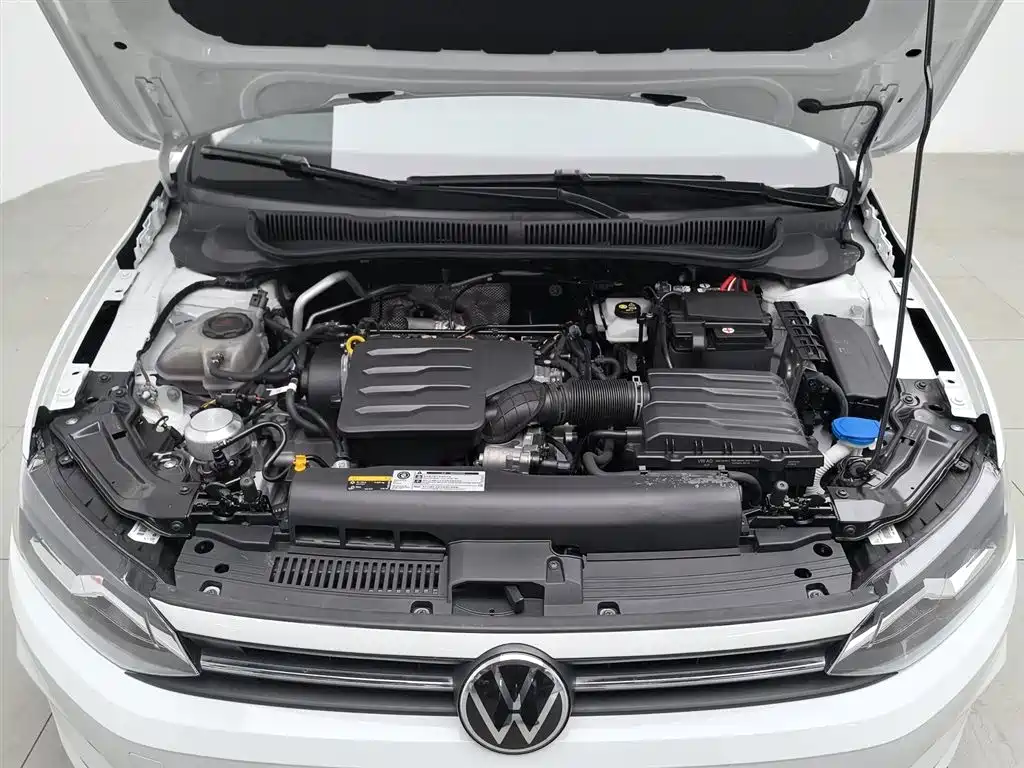 Volkswagen Polo 2023 Facelift Plus 1.5L Auto Chroma Tech Edition фото 6