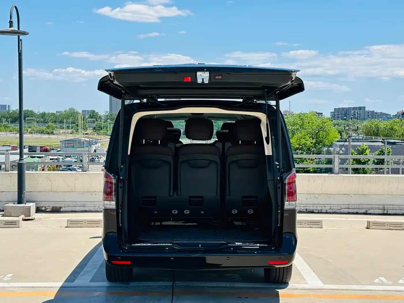 Mercedes-Benz V-Class 2024 V 300 L Long Wheelbase Luxury Edition фото 42