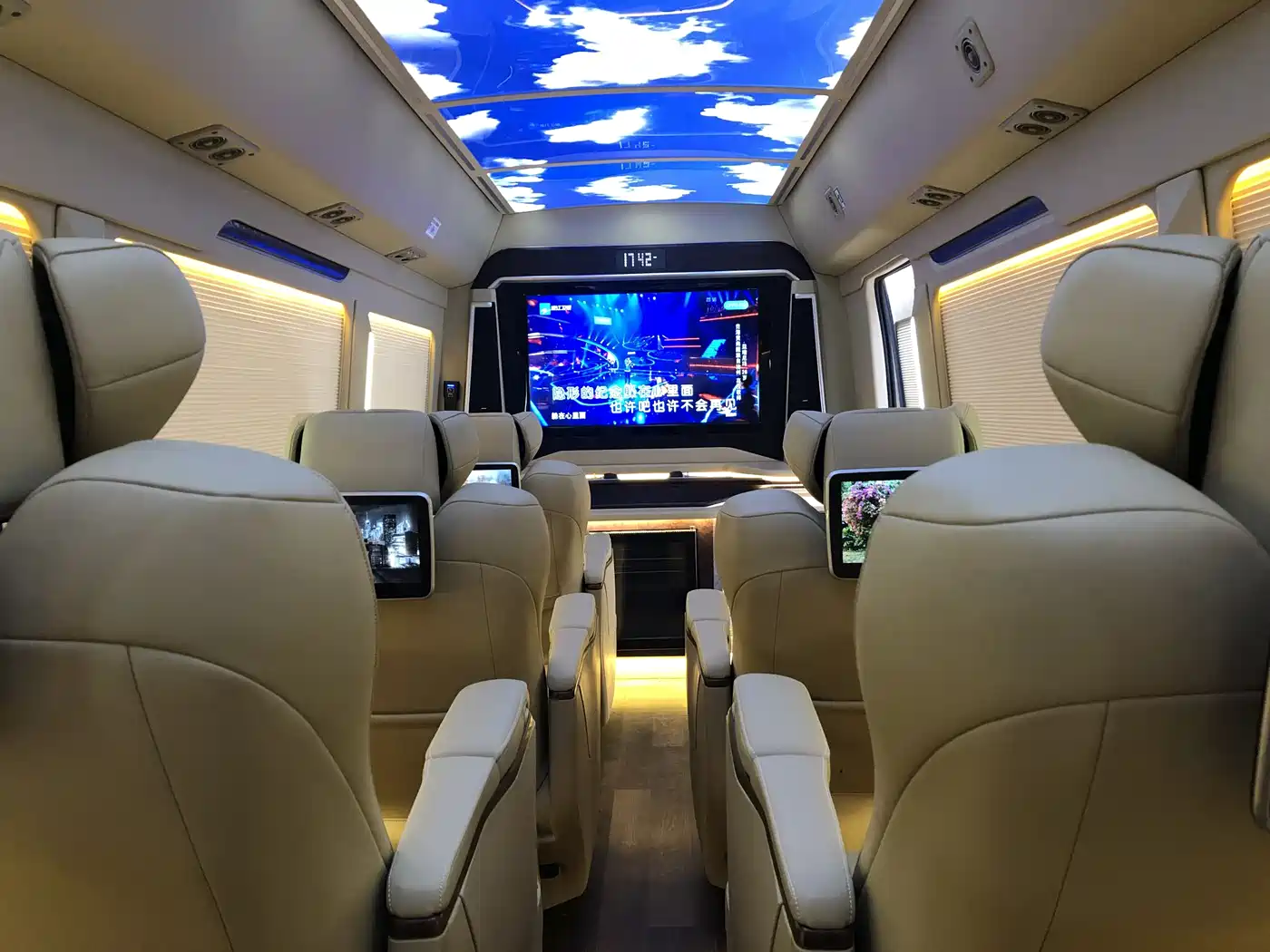 Toyota Coaster 2019 4.0L Premium Vehicle GRB53L-ZCMSK 20-seater Special Edition 9GR фото 8
