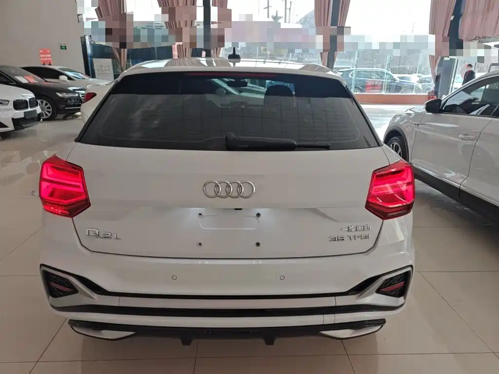 AUDI Q2L
