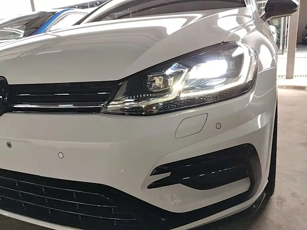صورة 24 - Volkswagen Golf