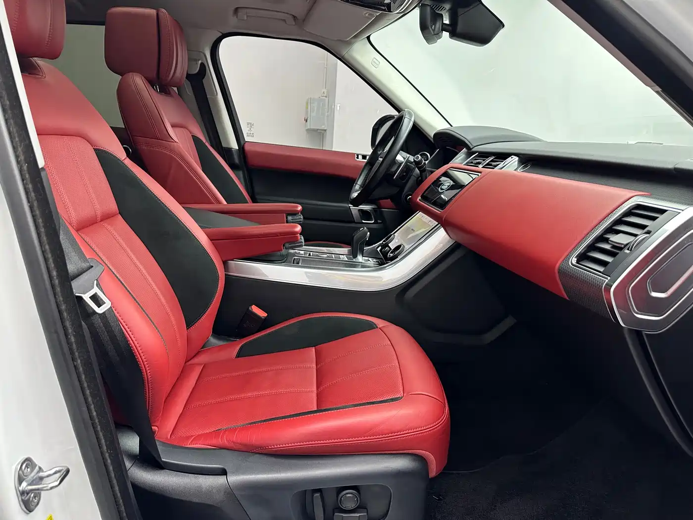 Land Rover Range Rover Sport 2022 3.0 L6 Gloss Black Edition фото 13