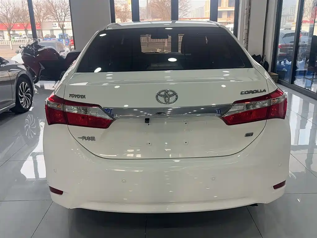 Toyota Corolla 2014 1.6L CVT GL-i фото 6
