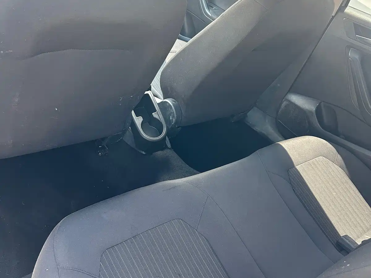 Photo 3 - Volkswagen Jetta