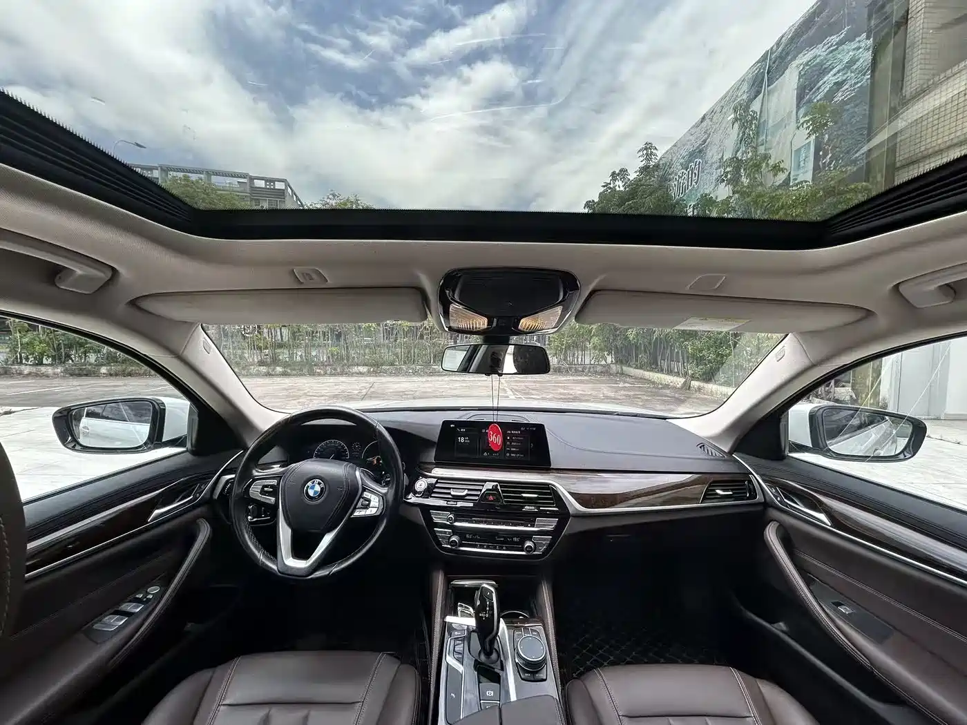 BMW 5 Series 2019 525Li Luxury Package фото 6