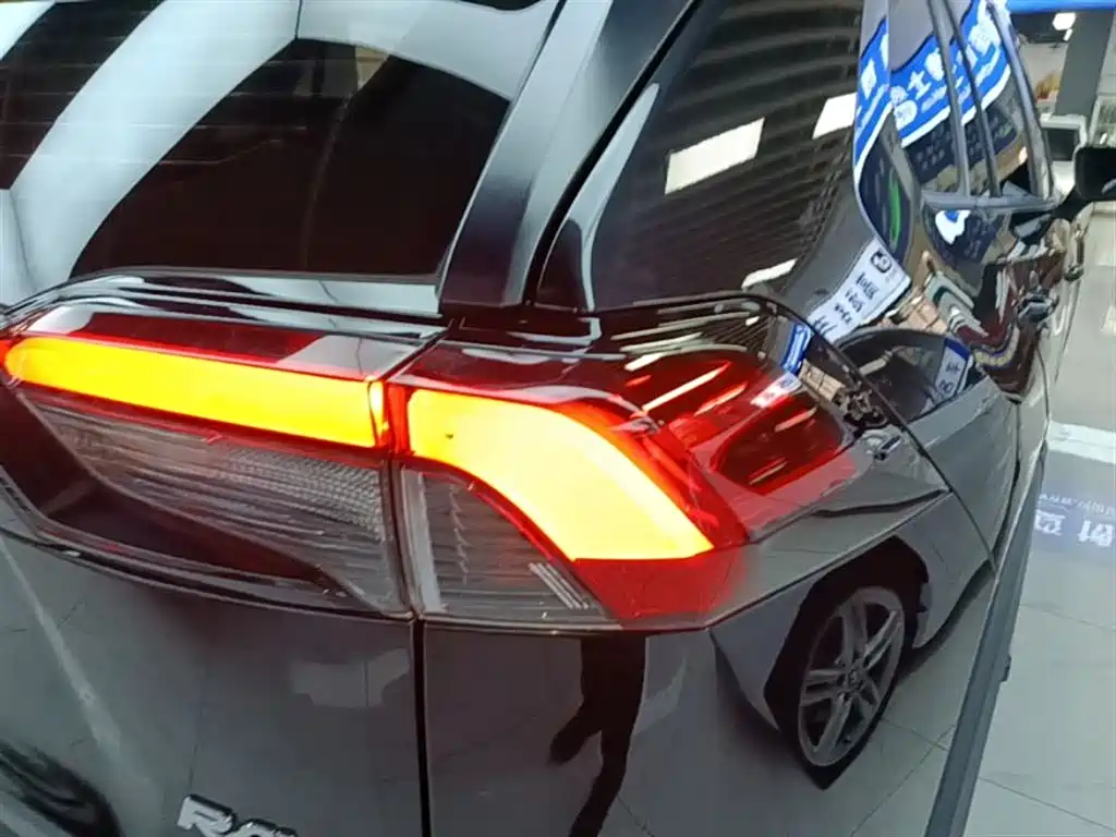 Toyota RAV4 Rongfang 2021 2.0L CVT 2WD Urban фото 8