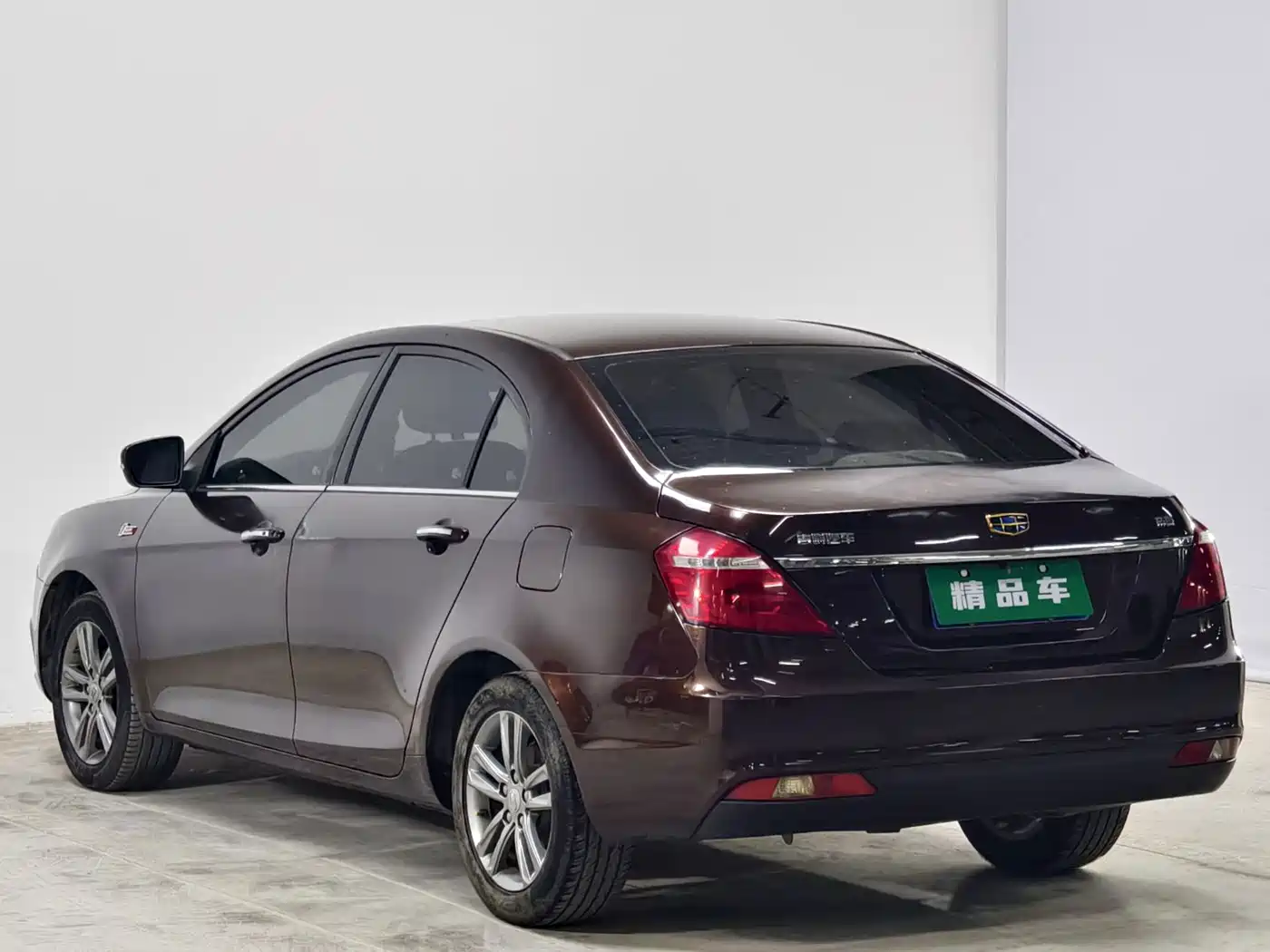 Фото 6 - Geely Emgrand