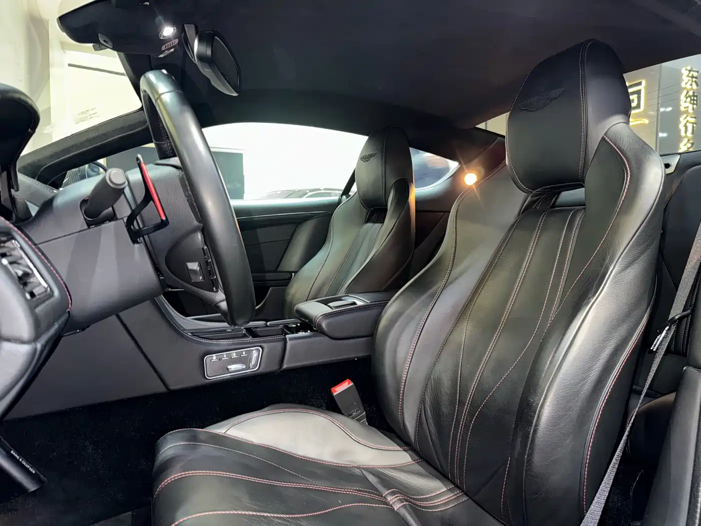 Aston Martin DB9 2014 6.0L Carbon Black Coupe фото 9