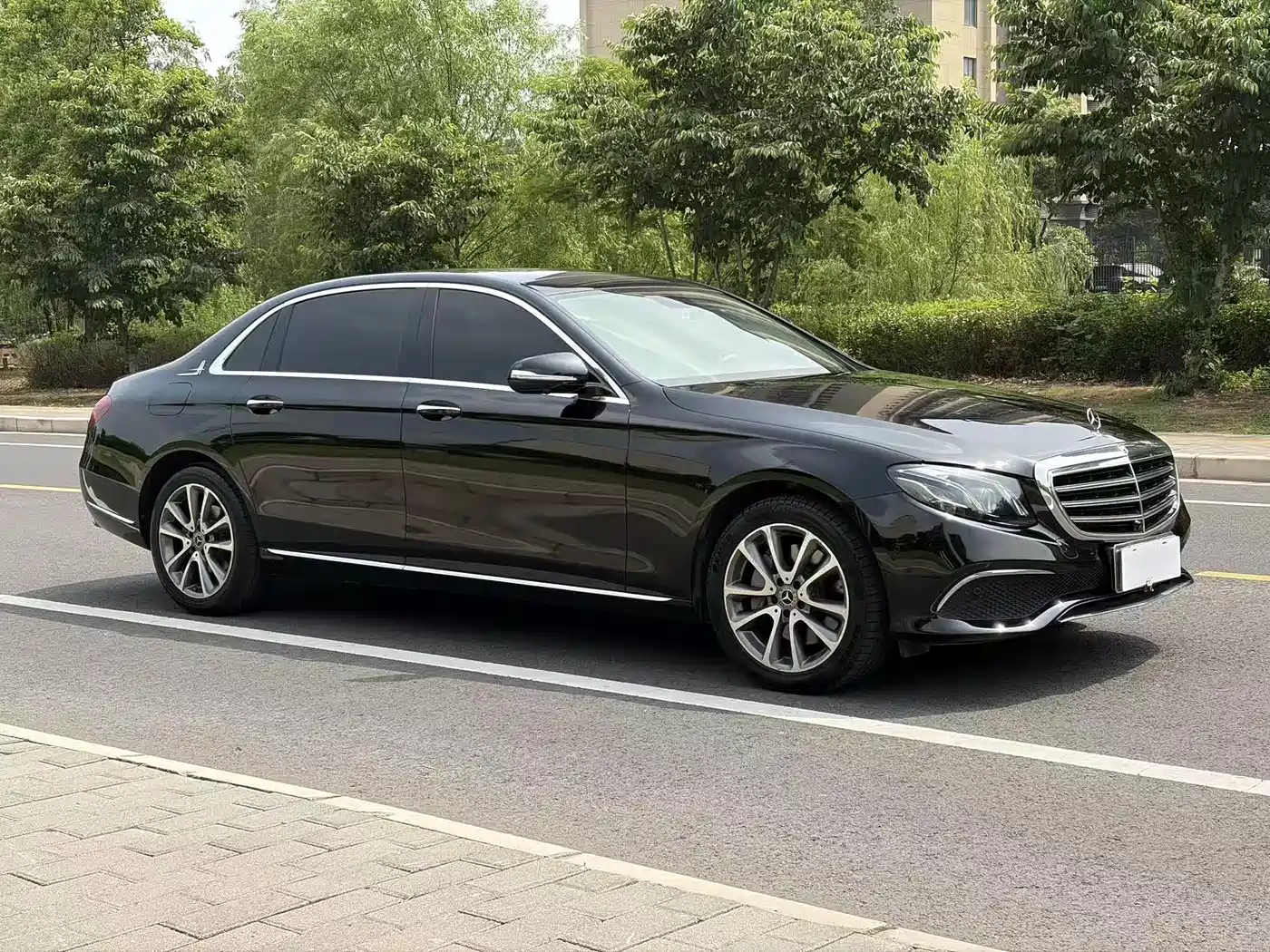 Mercedes-Benz E-Class 2018 Facelift E 300 L Fashion фото 2