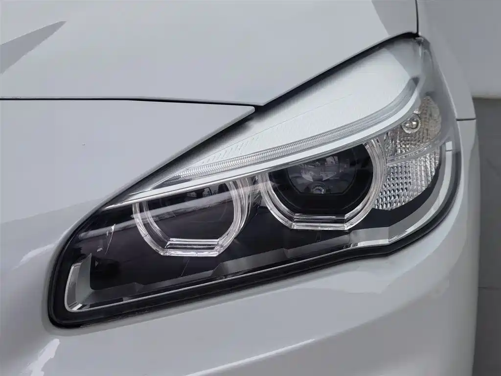BMW 2 Series Touring 2016 218i Leading фото 7