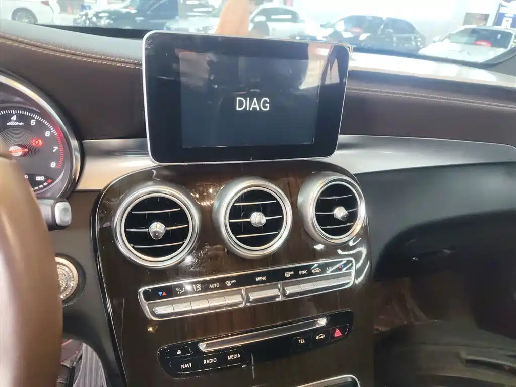 Mercedes-Benz GLC 2019 Facelift GLC 260 L 4MATIC Luxury фото 13