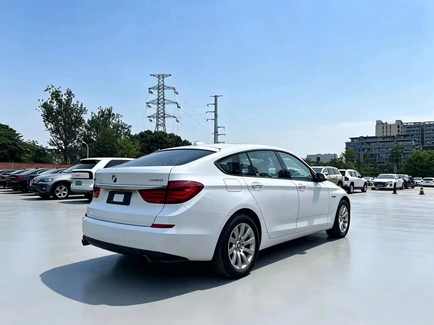 BMW 5 Series GT 2011 535i Elegance фото 4