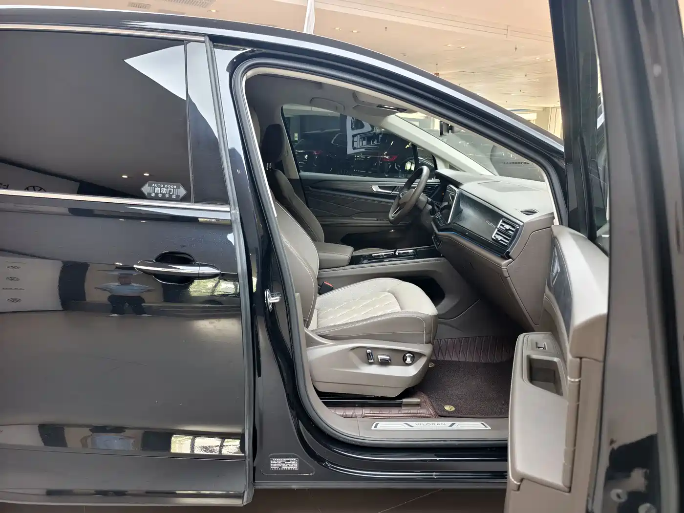 Volkswagen Viloran 2024 380TSI Executive Edition фото 6