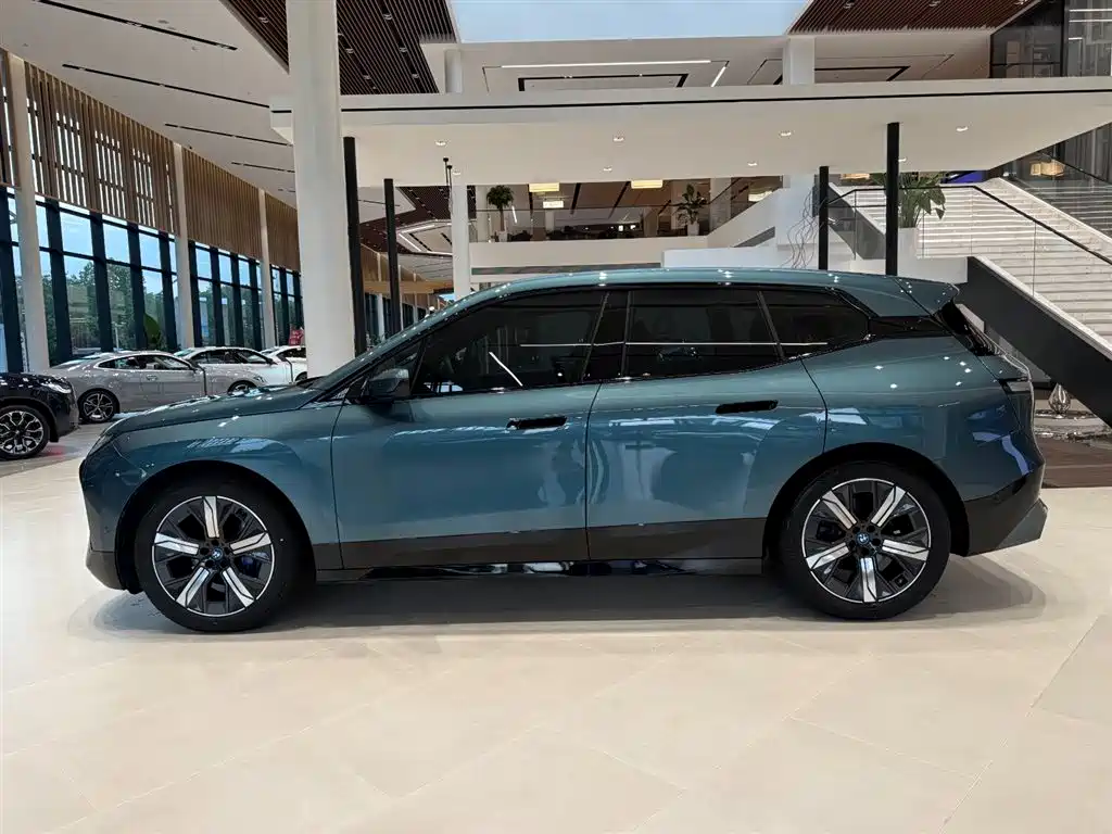 2024 BMW iX