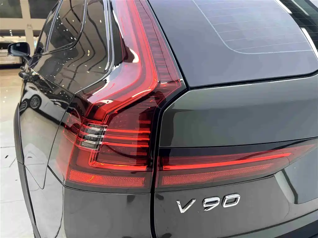 Фото 28 - Volvo V90