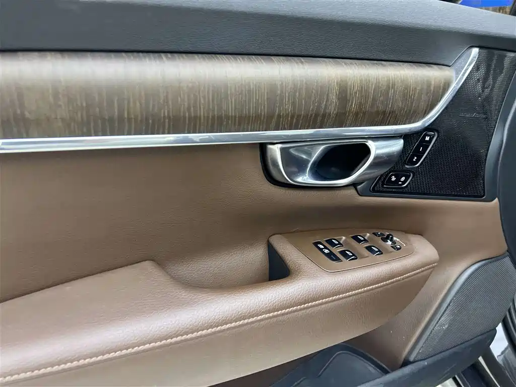 Фото 30 - Volvo V90