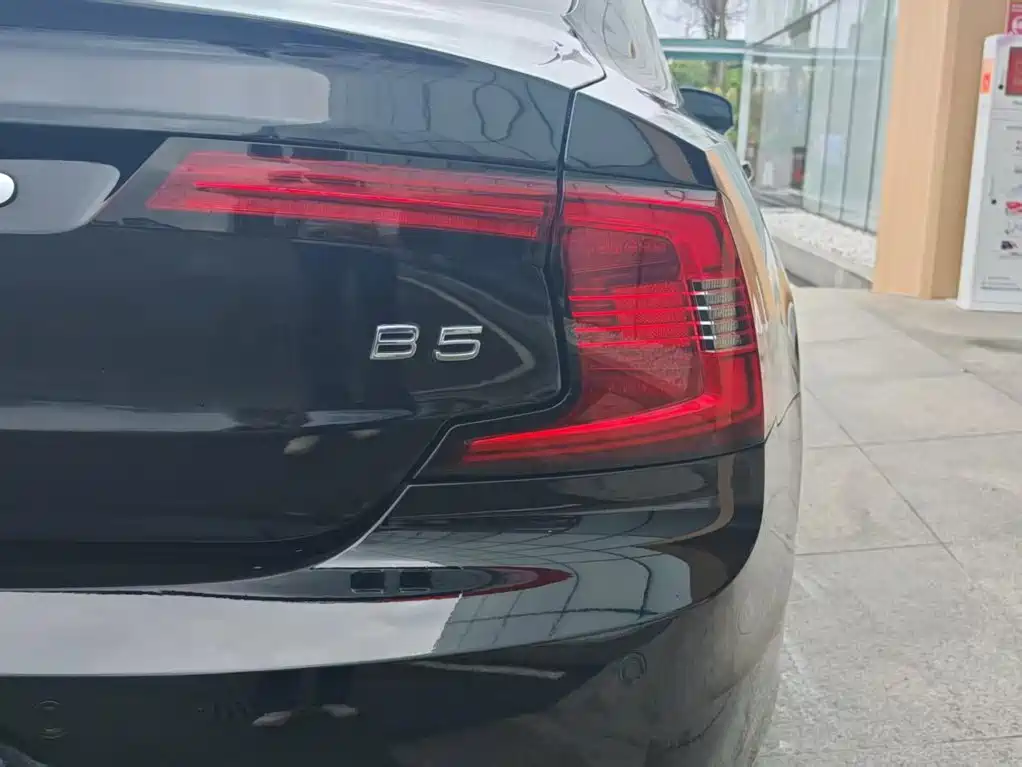 Фото 17 - Volvo S90
