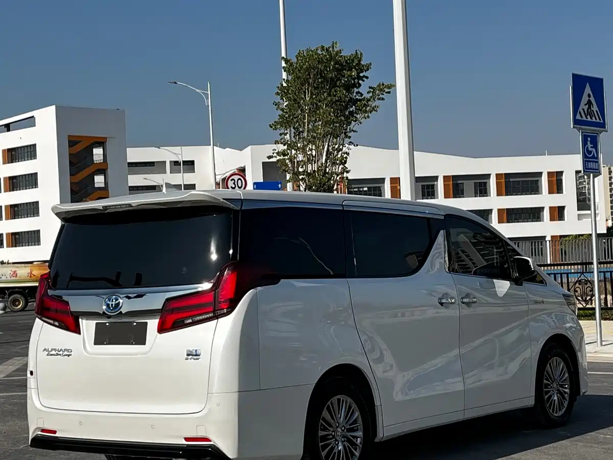 Toyota Alphard 2020 Hybrid 2.5L Gold Special Edition фото 6