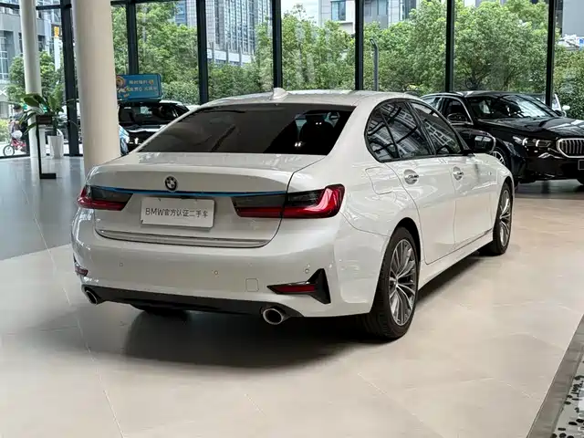 BMW 3 Series 2021 320i Sport Package — фото 3