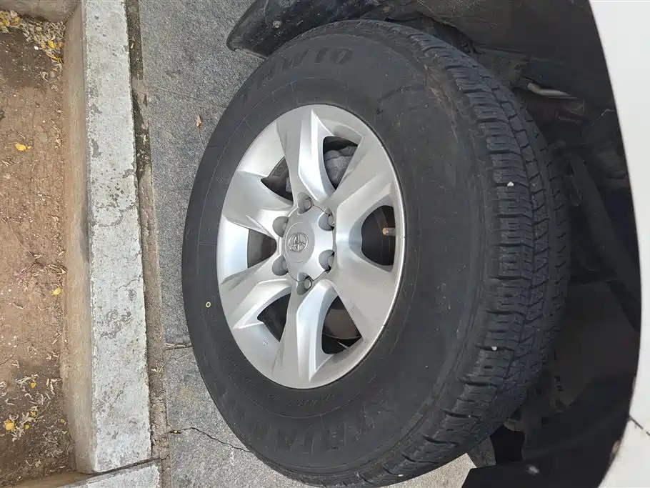 Toyota Prado 2010 4.0L Automatic TX-L фото 6