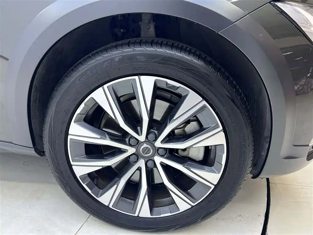 Фото 46 - Volvo V90