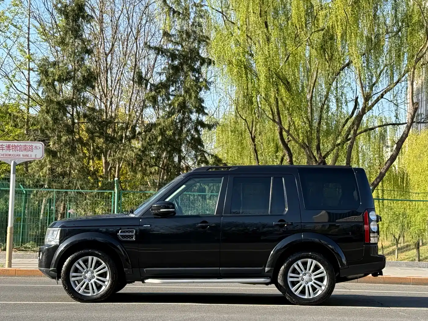 Land Rover Discovery 2016 3.0 SC V6 HSE фото 3