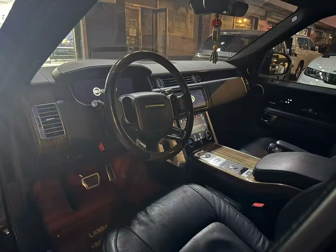 Land Rover Range Rover 2018 3.0 SC V6 Golden Age Edition фото 3