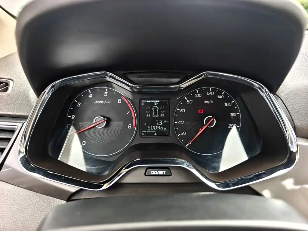 Baojun 310W 2018 2017 1.5L Manual Fashion Edition (China V)