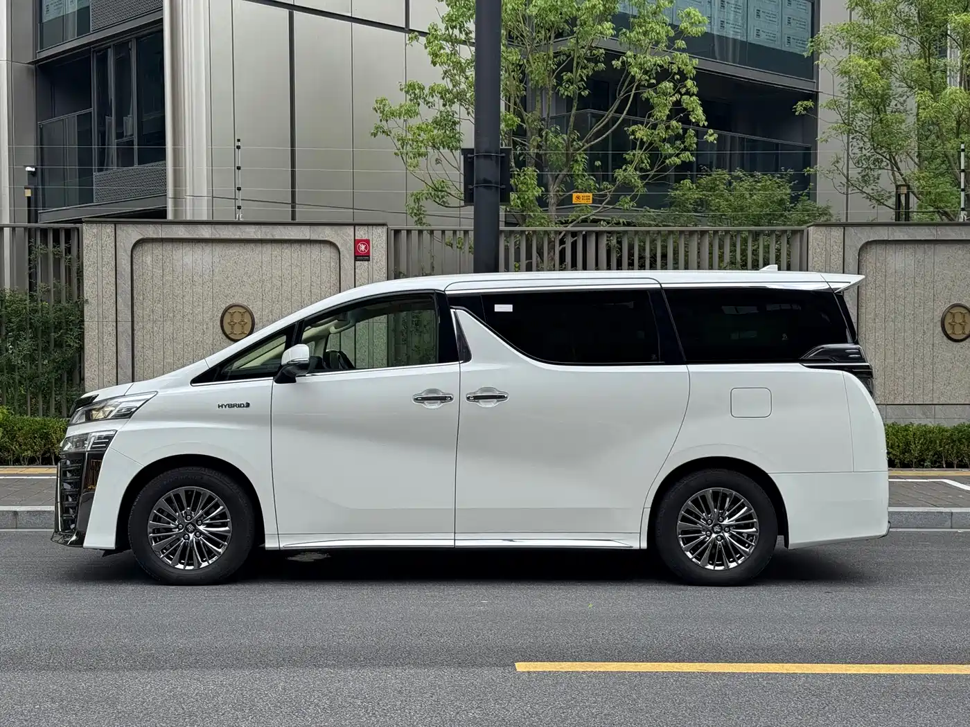 Toyota Vellfire 2023 Crown Hybrid 2.5L HV Ultimate фото 6