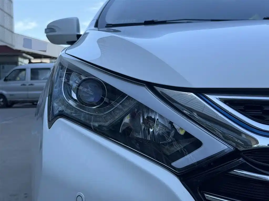 BYD Qin New Energy 2018 1.5T Smart Elite фото 3