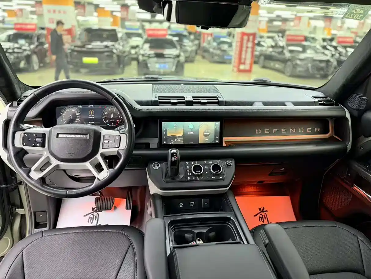 Land Rover Defender 2021 110 P400 SE фото 8
