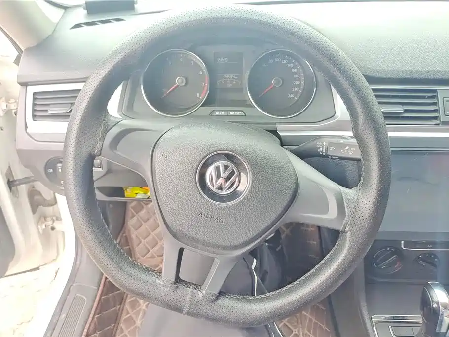 Volkswagen Bora 2018 1.5L Automatic Fashion фото 15