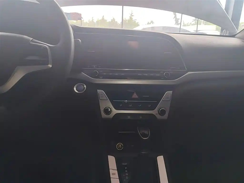 Hyundai Elantra 2016 Model 1.6L Automatic Smart Elite фото 10