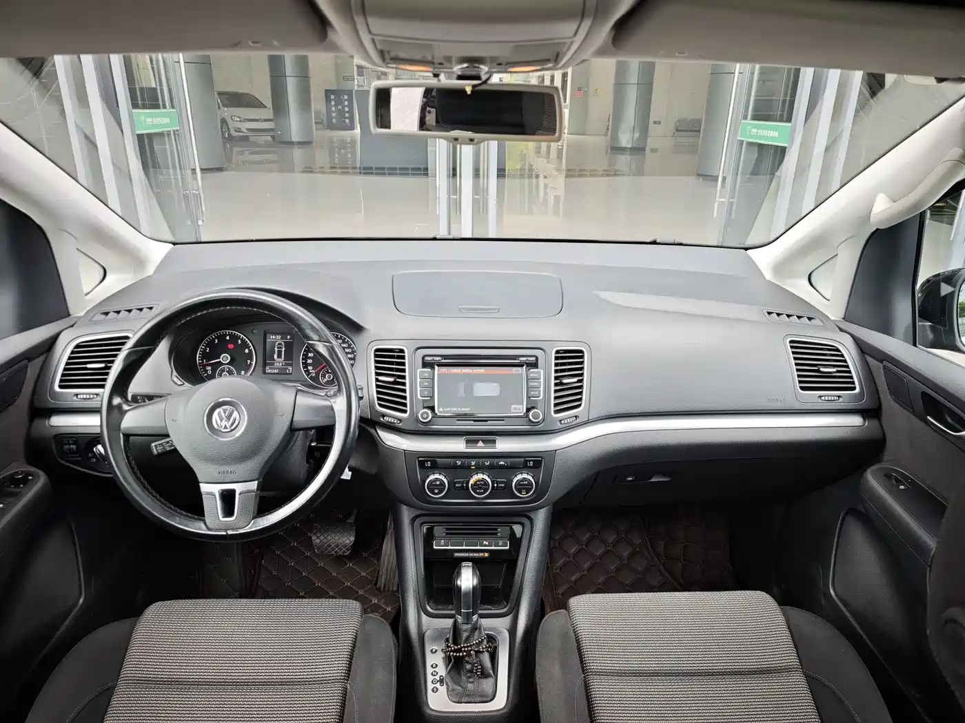 Volkswagen Sharan 2015 1.8TSI Comfort фото 5