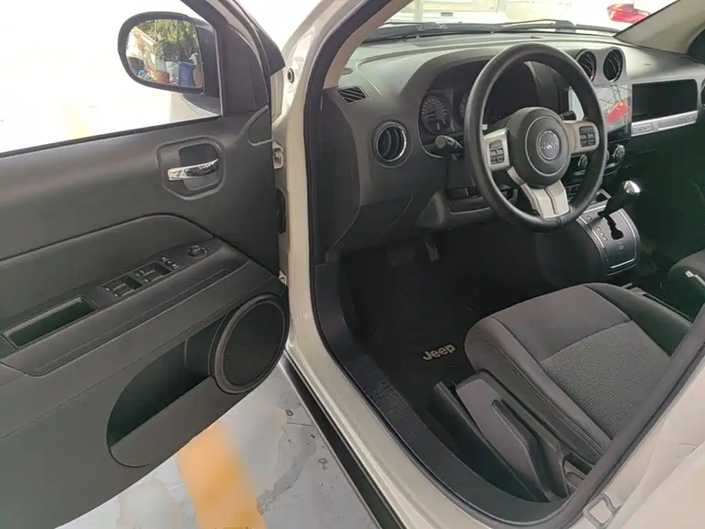 Jeep Compass (Import) 2015 2015 2.0L 2WD Sport