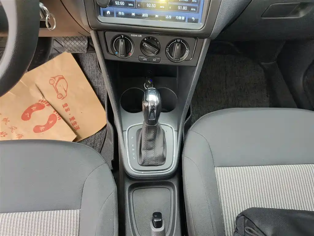 Volkswagen Polo 2016 1.4L Automatic Trend фото 14
