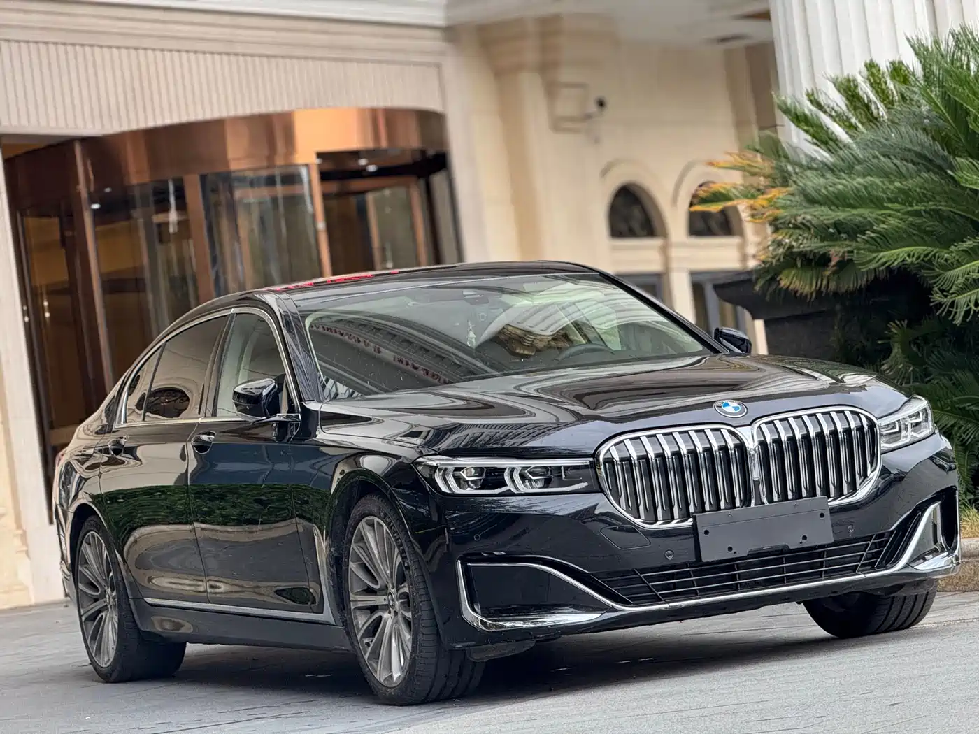 BMW 7 Series 2021 Model 740Li Leading Luxury Package фото 3