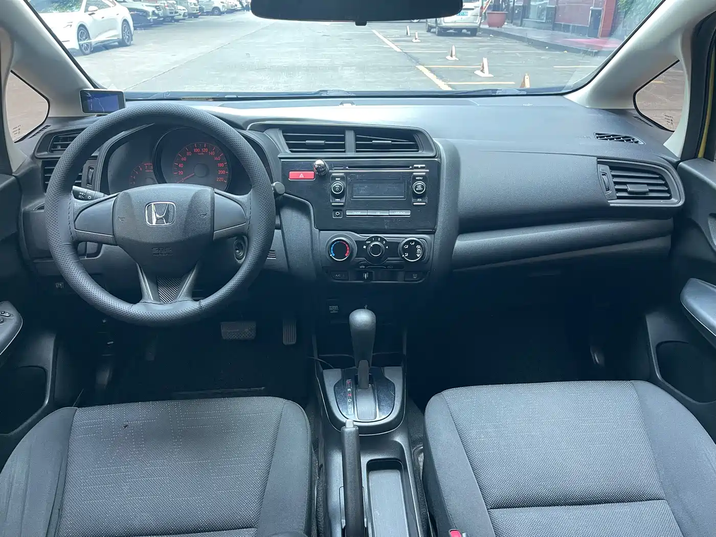Фото 4 - Honda Fit