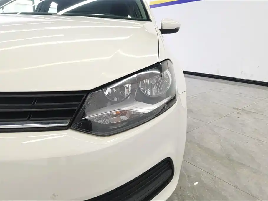 Volkswagen Polo 2016 1.4L Automatic Trend фото 5
