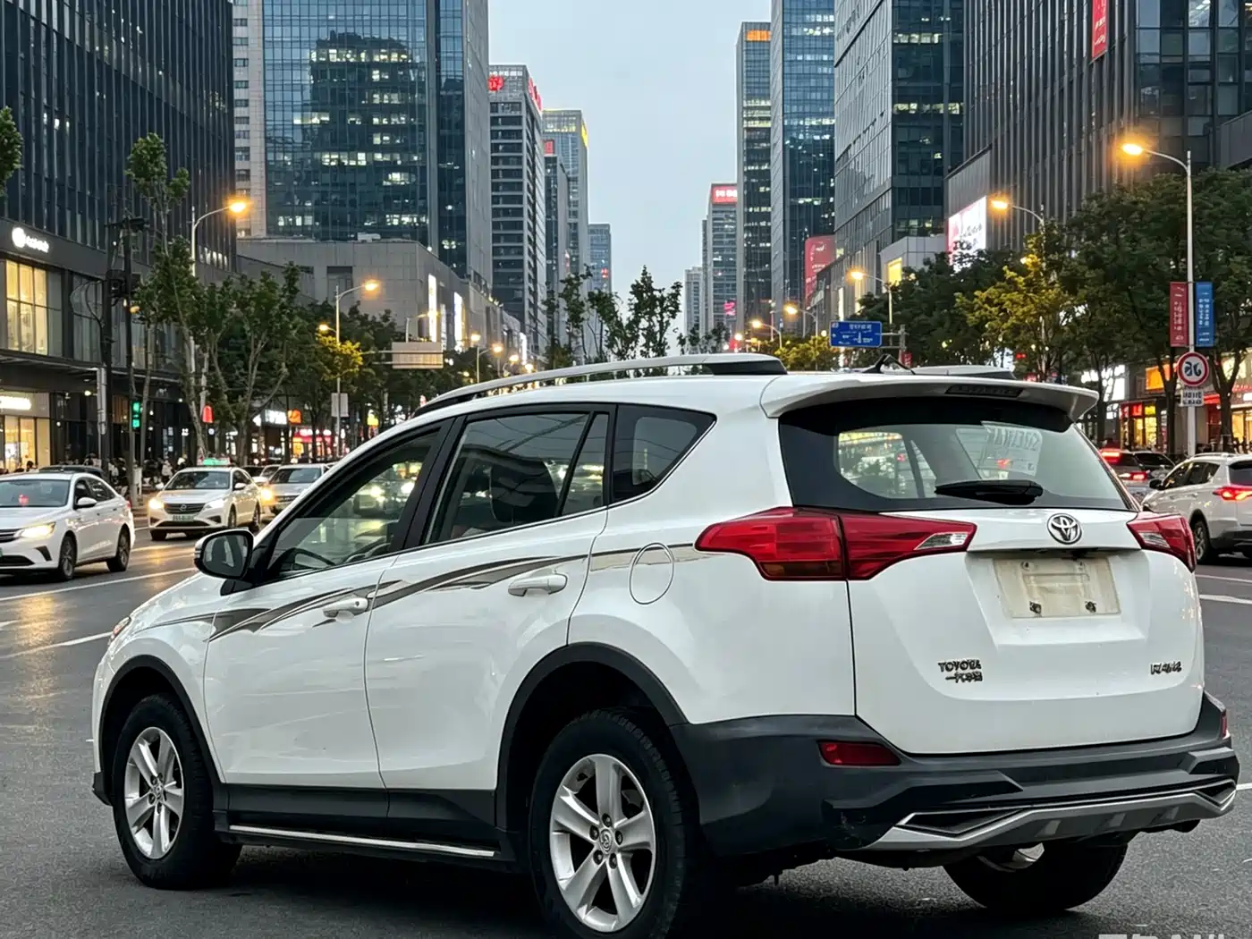 Toyota RAV4 Rongfang 2015 2.0L CVT 2WD Trend Edition фото 5