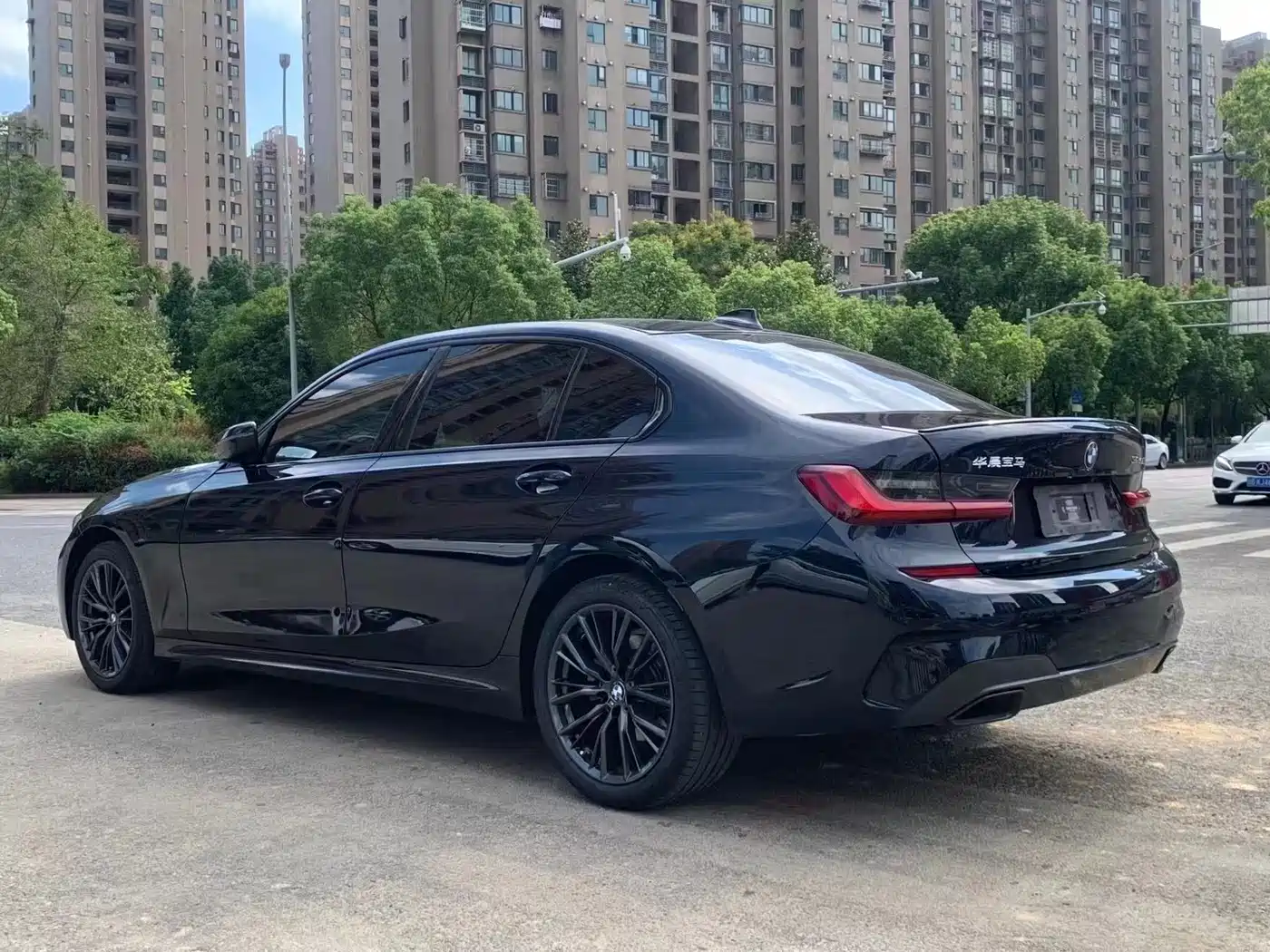 BMW 3 Series 2021 325Li M Sport Night Edition фото 17