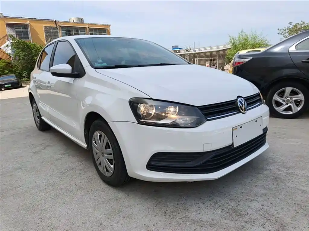 Volkswagen Polo 2016 1.4L Automatic Trend фото 4