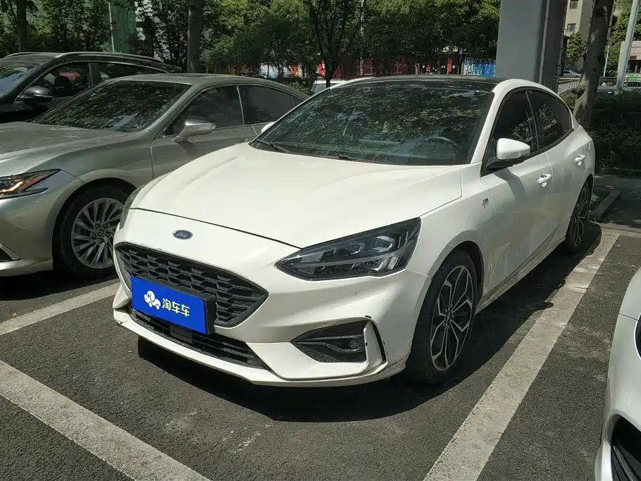 Ford Focus 2021 Sedan EcoBoost 180 Auto ST Line