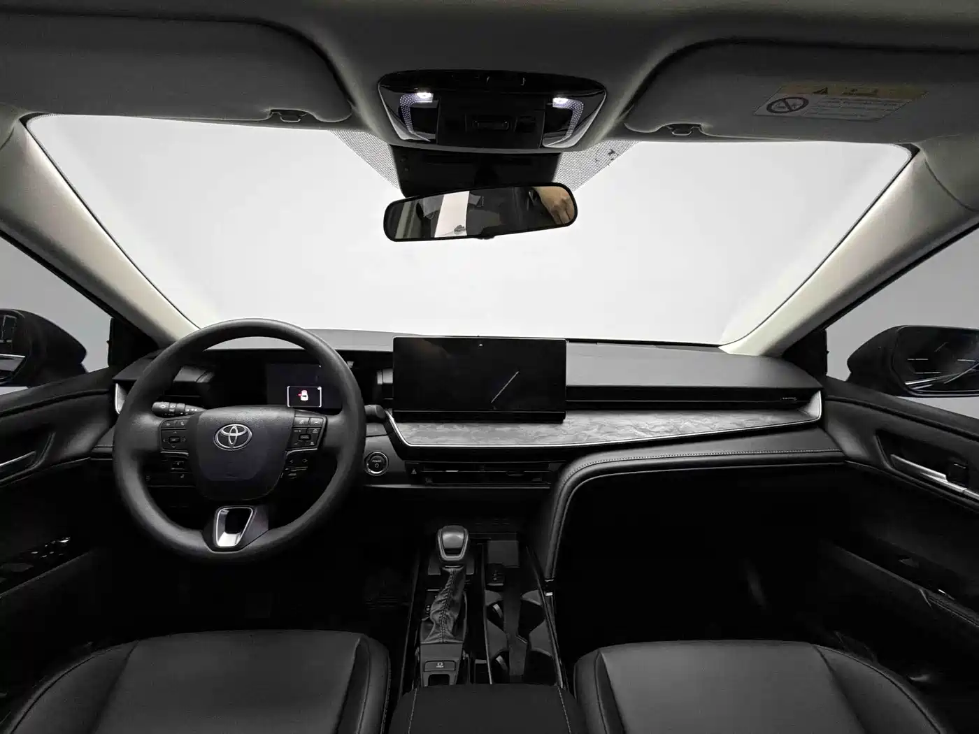 Toyota Camry 2026 Hybrid 2.0HE Elite Edition фото 10