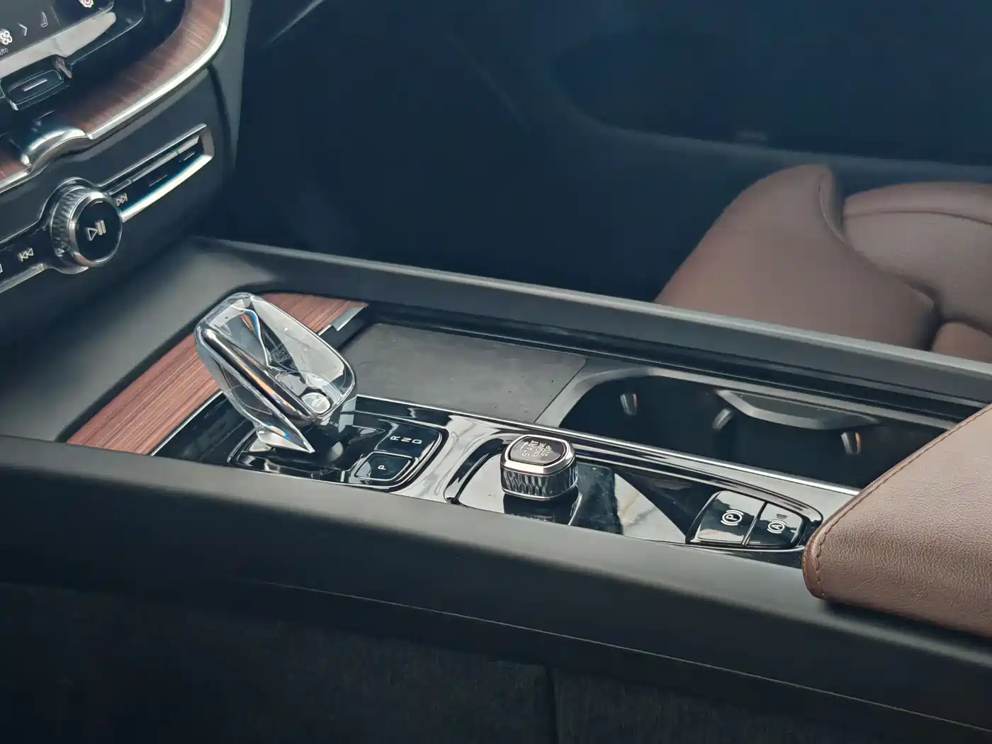 VOLVO XC60 PLUG IN HYBRID