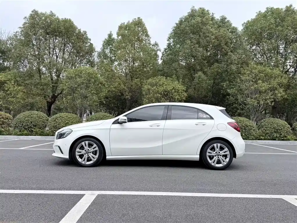 Mercedes-Benz A-Class (Import) 2017 Facelift A 200 Dynamic фото 24