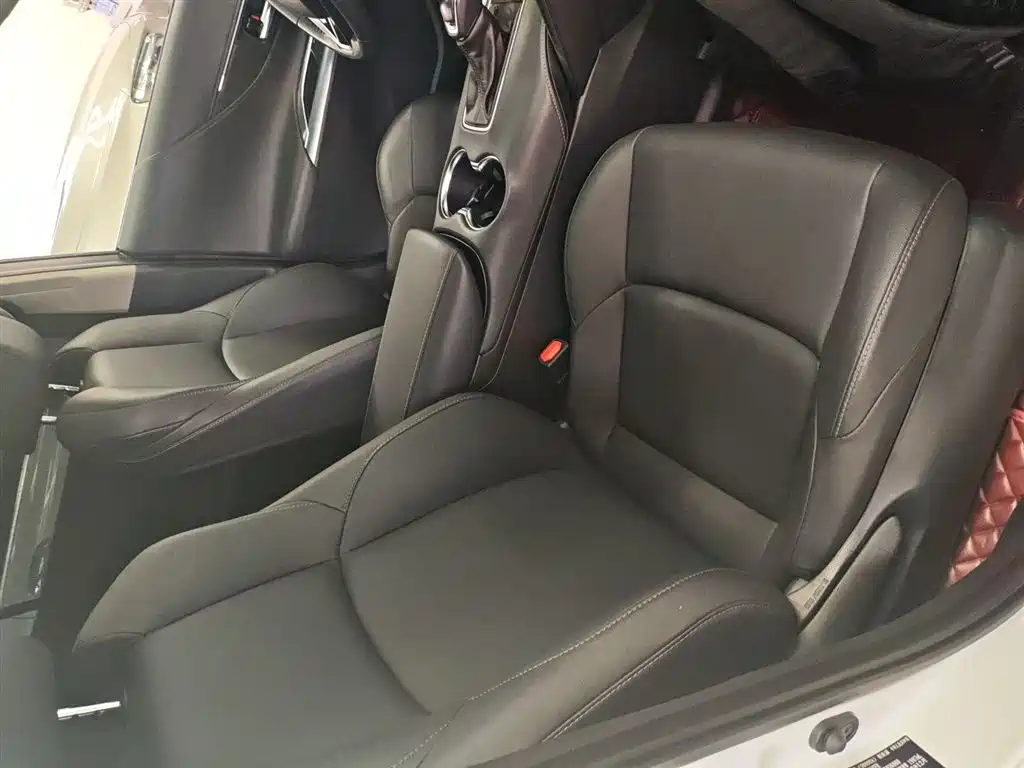 Toyota Venza 2023 2.0L CVT FWD Luxury фото 25