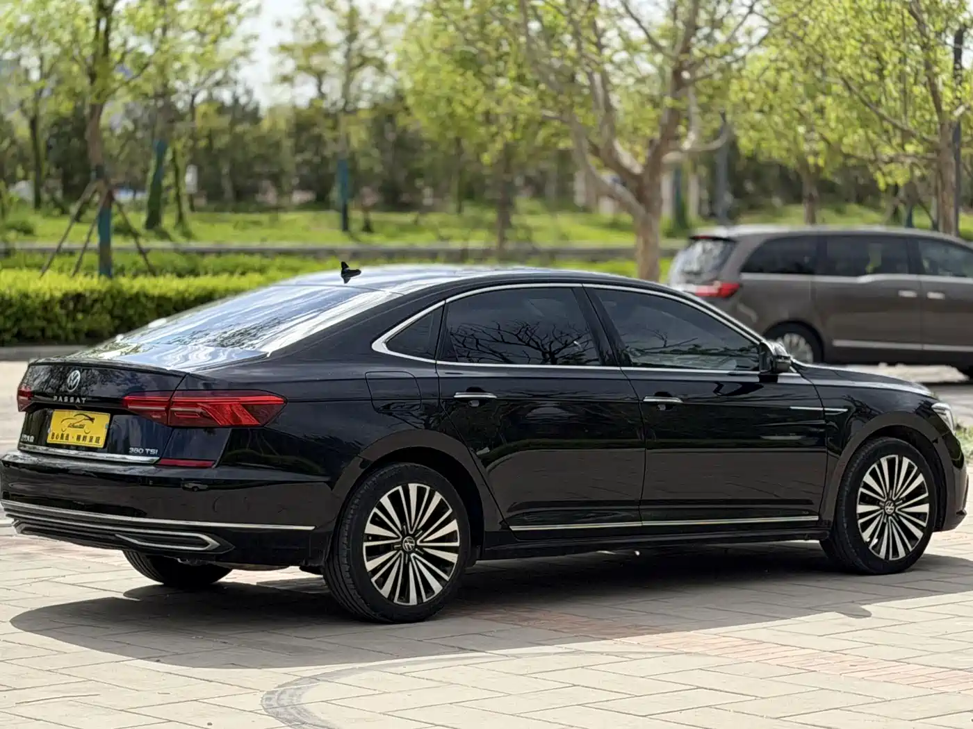 Volkswagen Passat 2021 380TSI Premium Edition фото 4